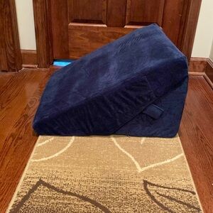 Brushy 7-in-1 convertible wedge memory foam super pillow - note in purple color